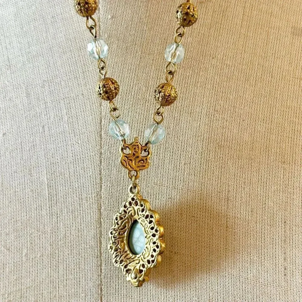 Vintage 1928  green teardrop pendant beaded Necklace